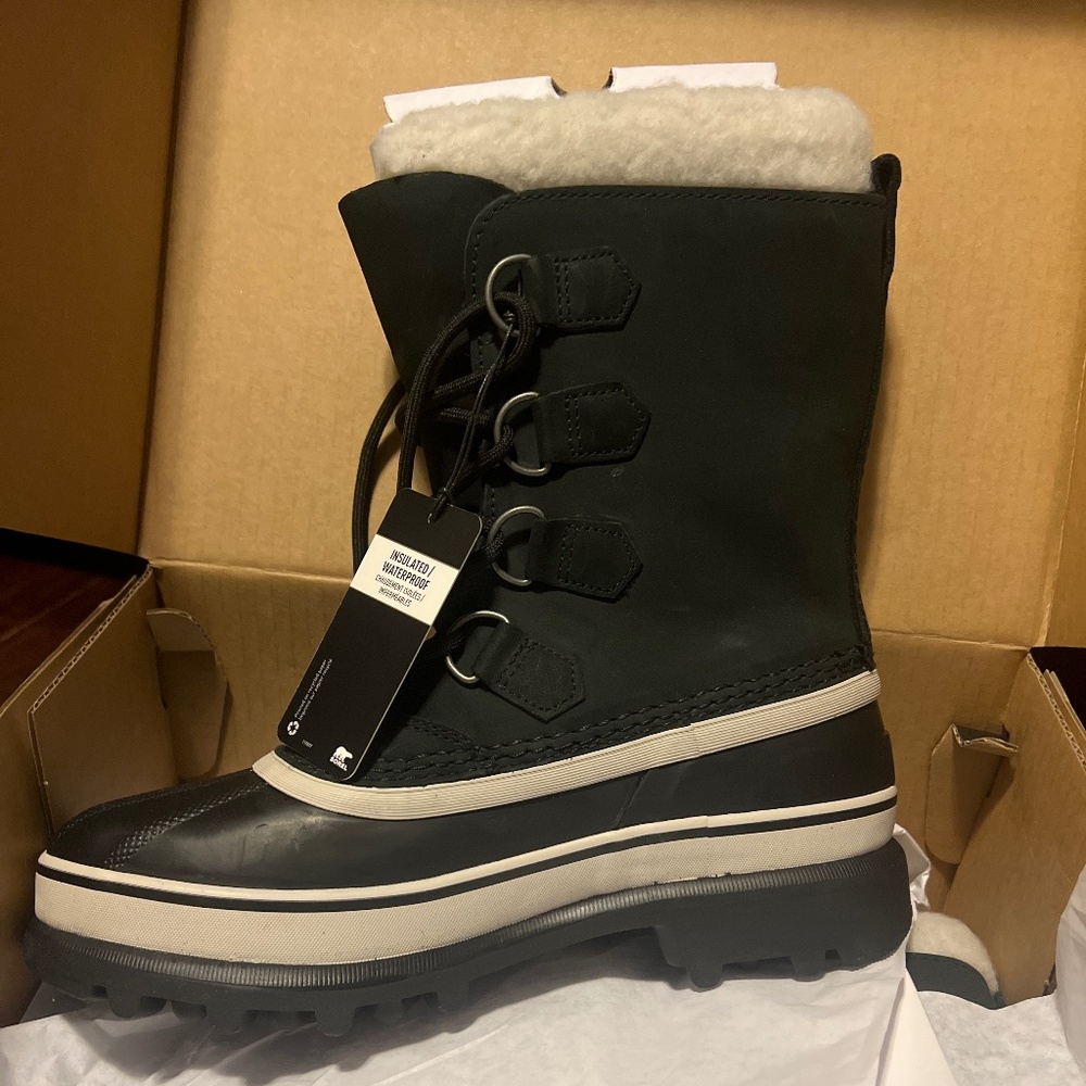 SOREL CARIBOU BOOT WOMEN’S SIZE 8 **NEW**